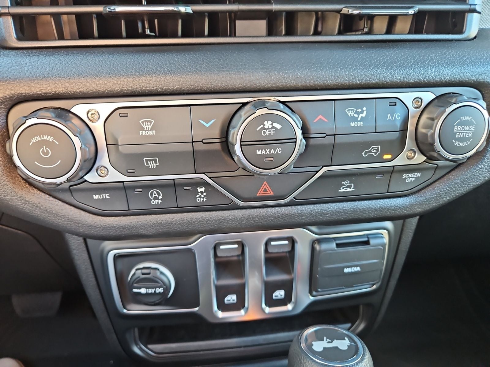 New 2026 Jeep Wrangler Sport S - photo - 25