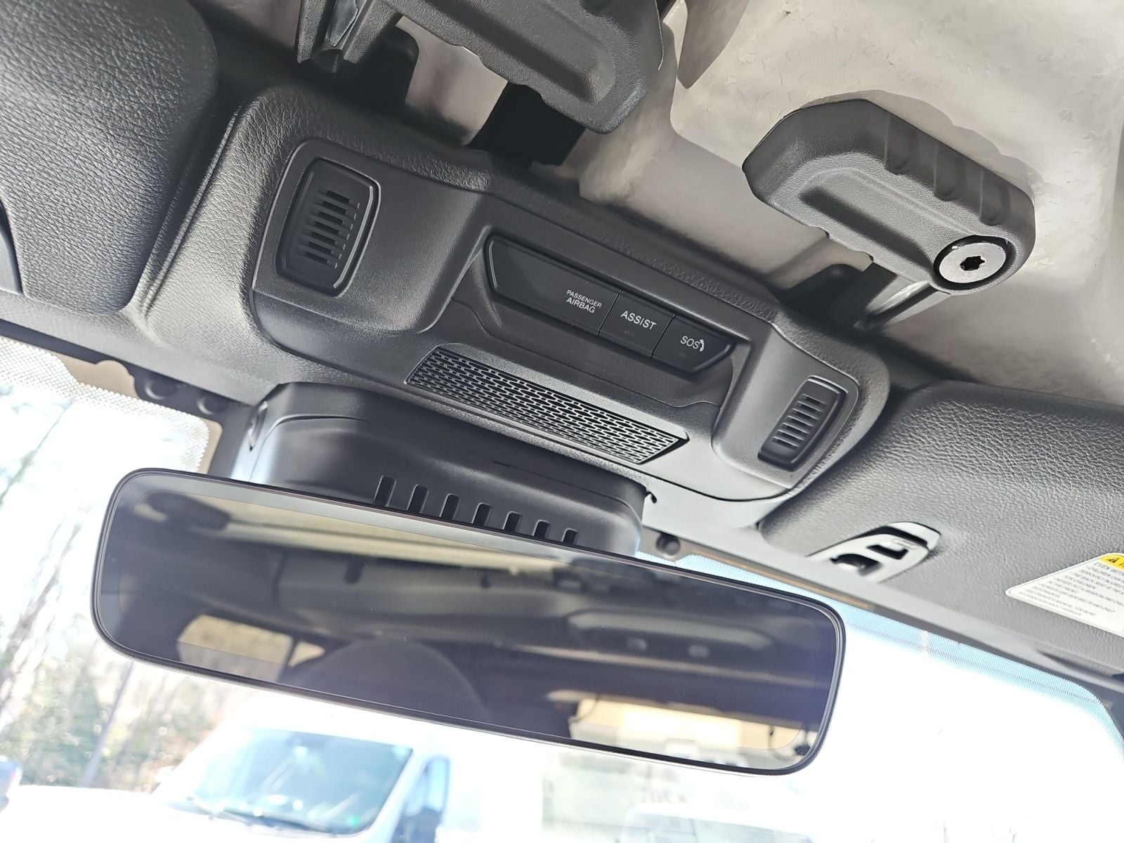 New 2025 Jeep Wrangler Sahara - photo - 29