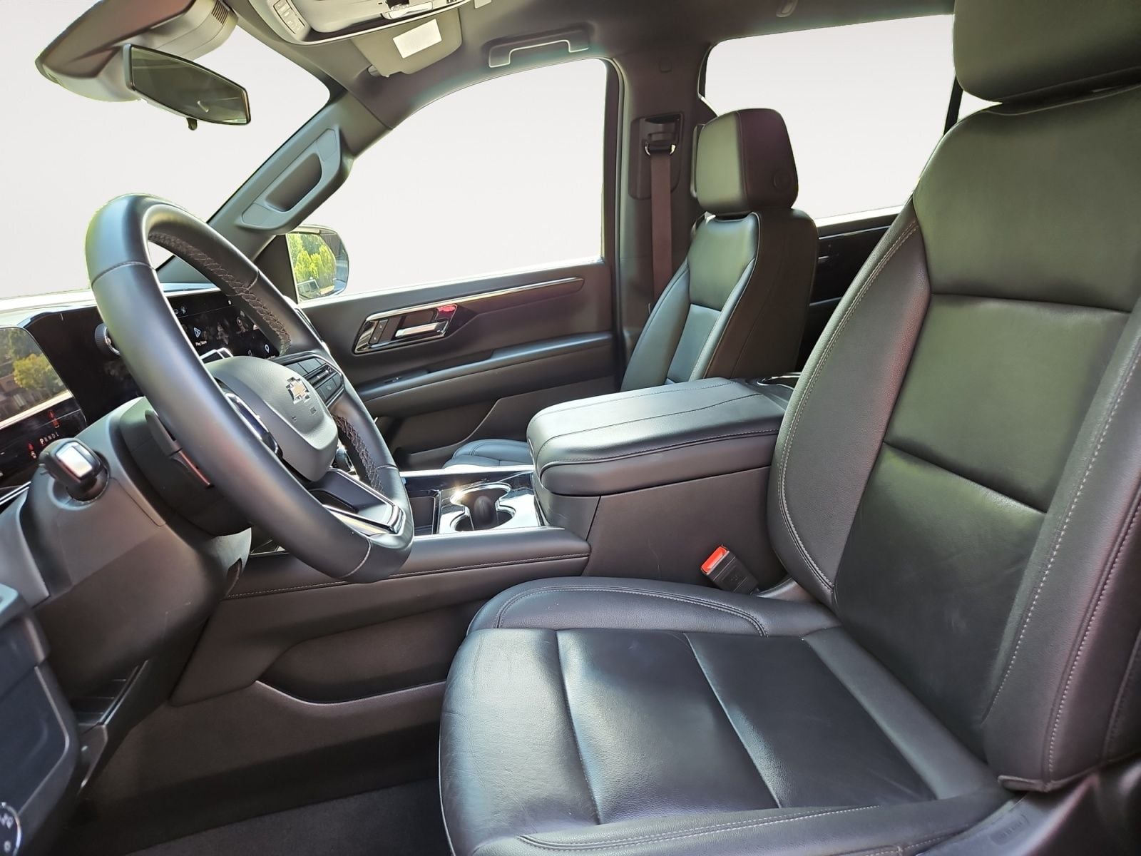 Pre-Owned 2025 Chevrolet Suburban LT - photo - 8