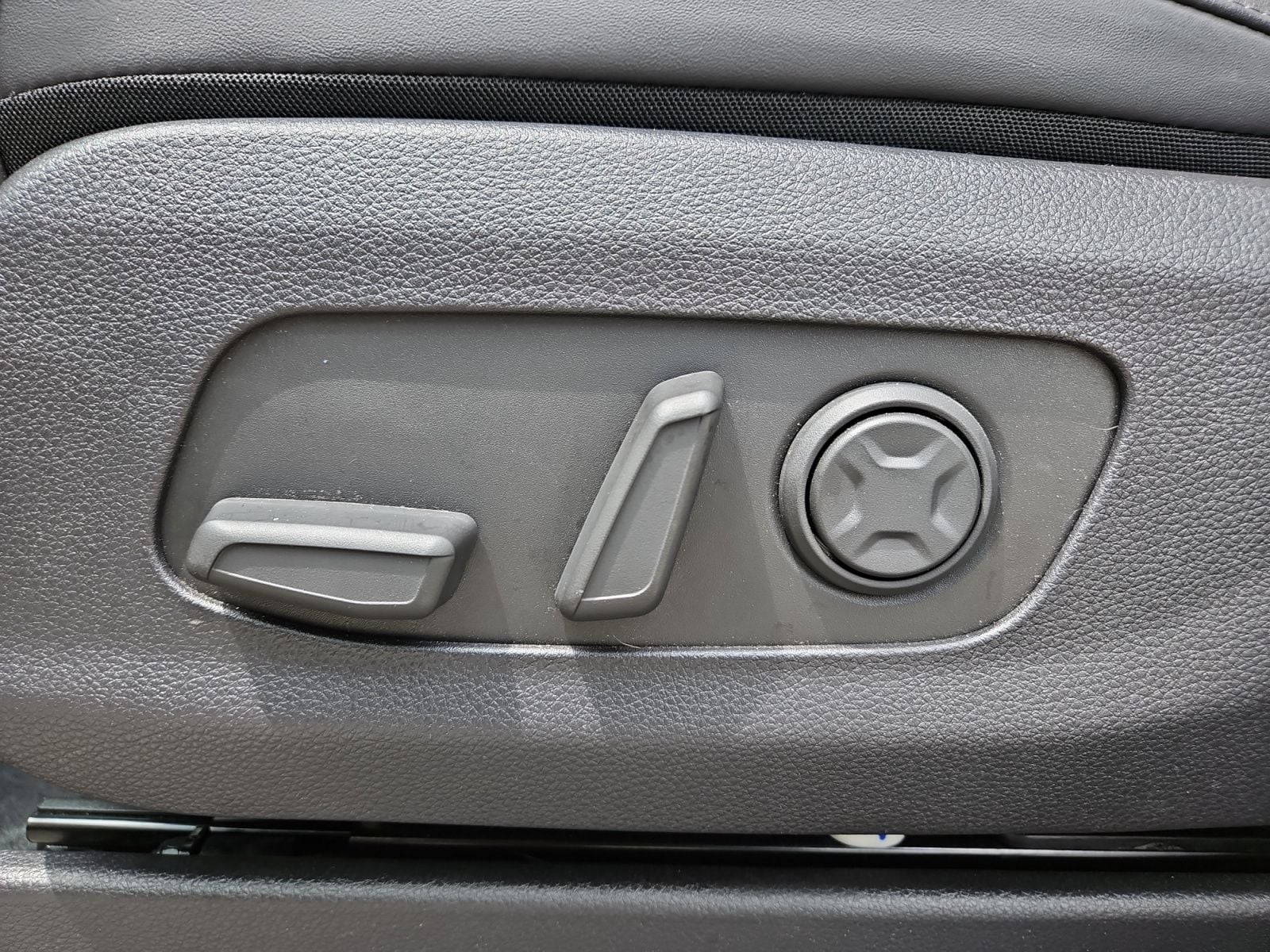 Pre-Owned 2024 Kia Carnival SX - photo - 20