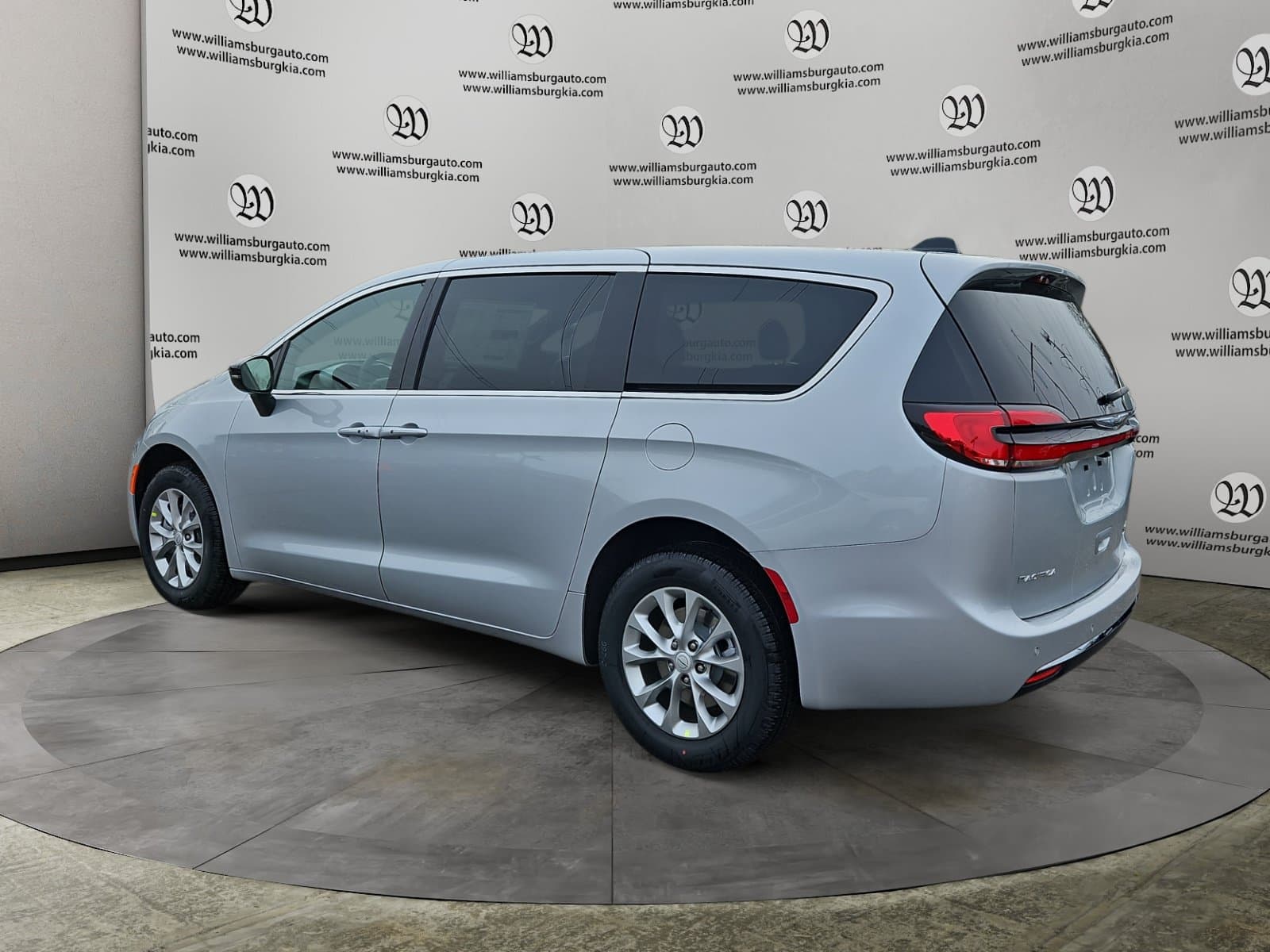 New 2026 Chrysler Pacifica Limited - photo - 2