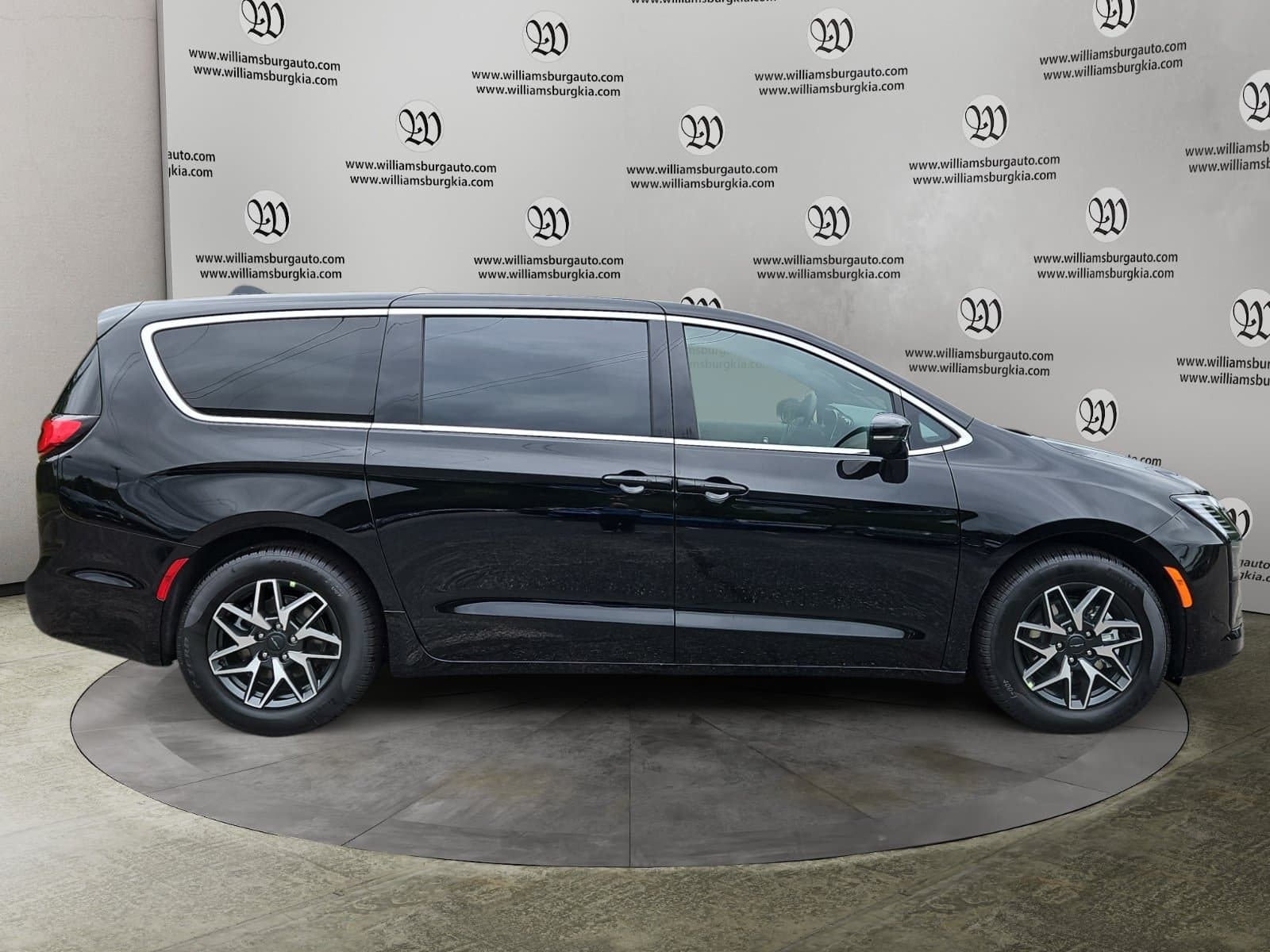 New 2027 Chrysler Pacifica Limited - photo - 5