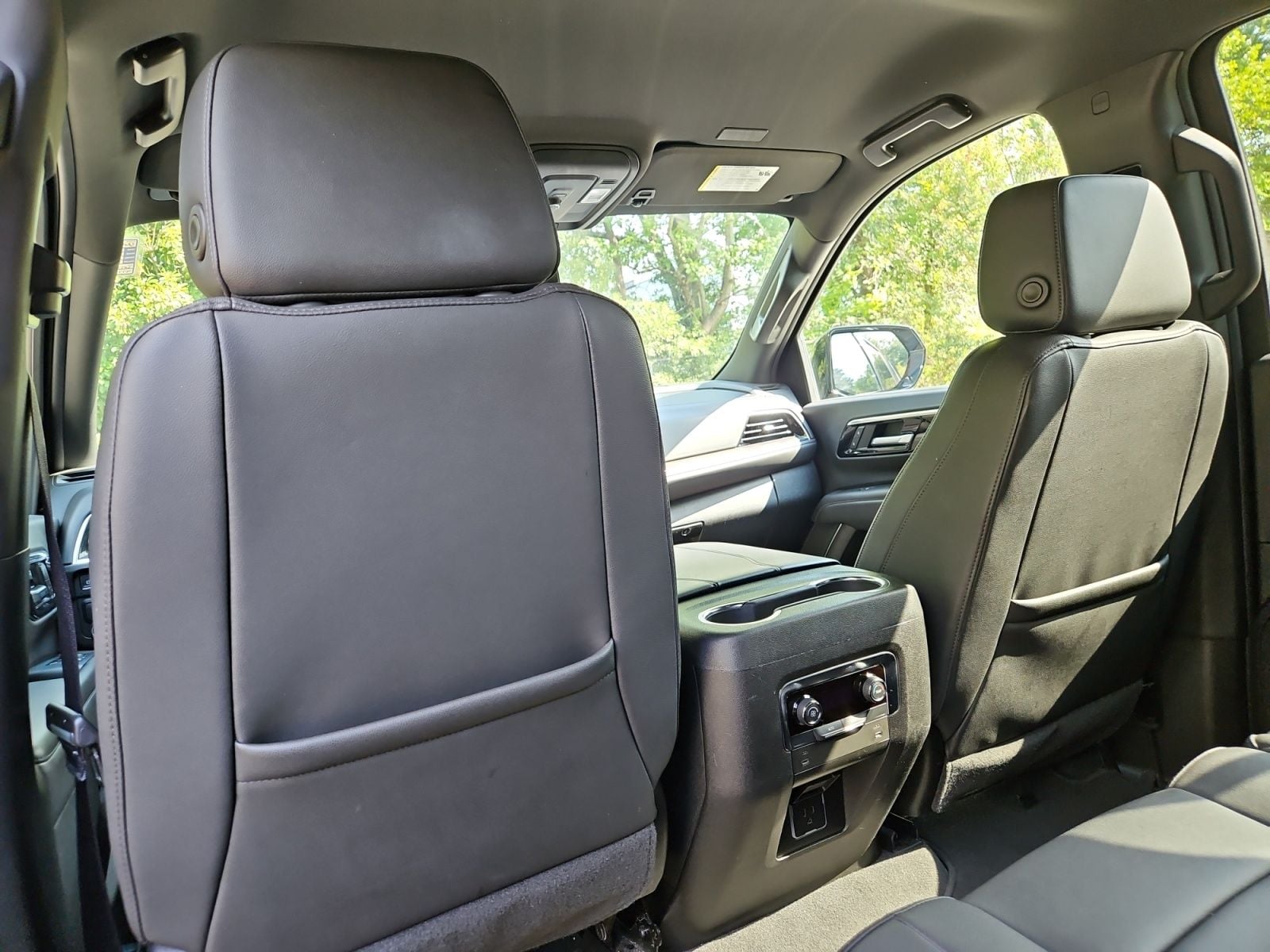 Pre-Owned 2025 Chevrolet Suburban LT - photo - 18