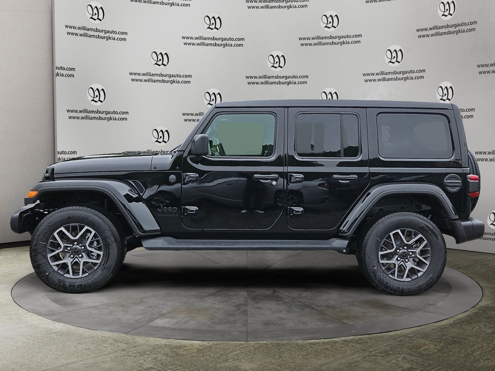 New 2025 Jeep Wrangler Sahara - photo - 1