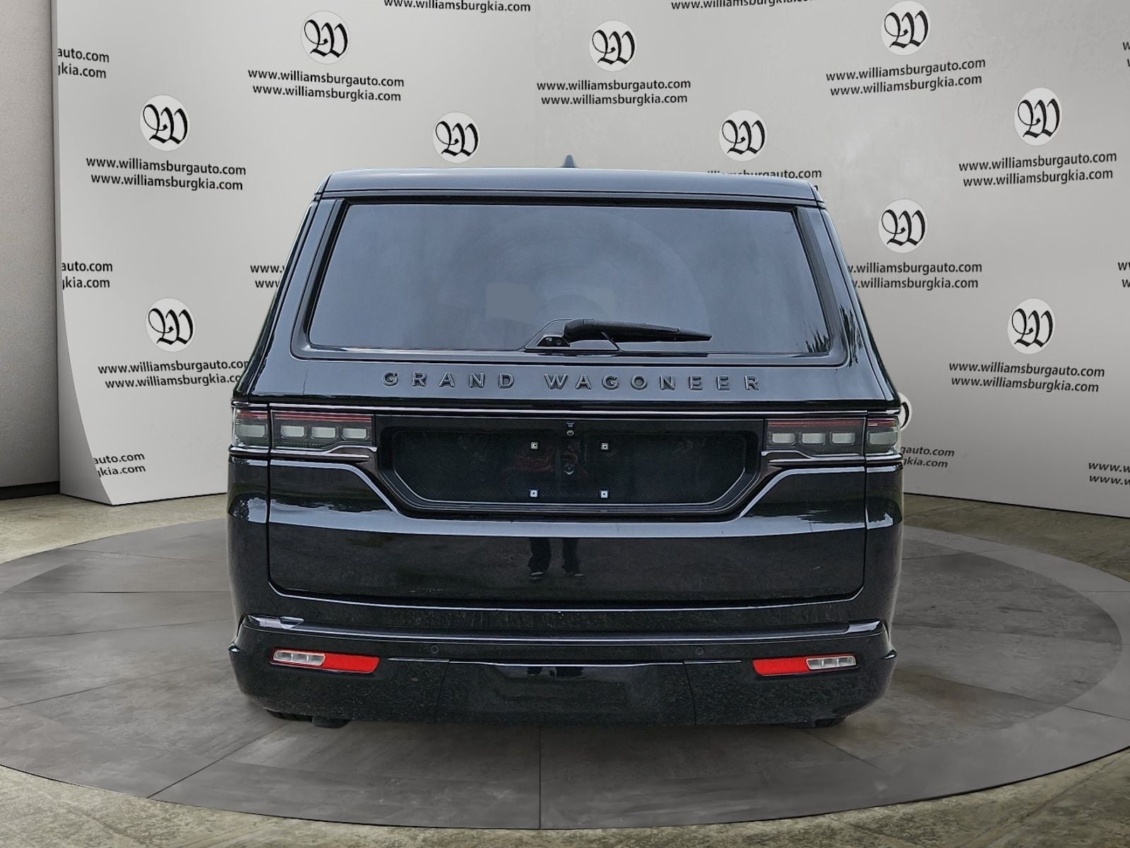 Pre-Owned 2024 Jeep Grand Wagoneer L Series II - photo - 3