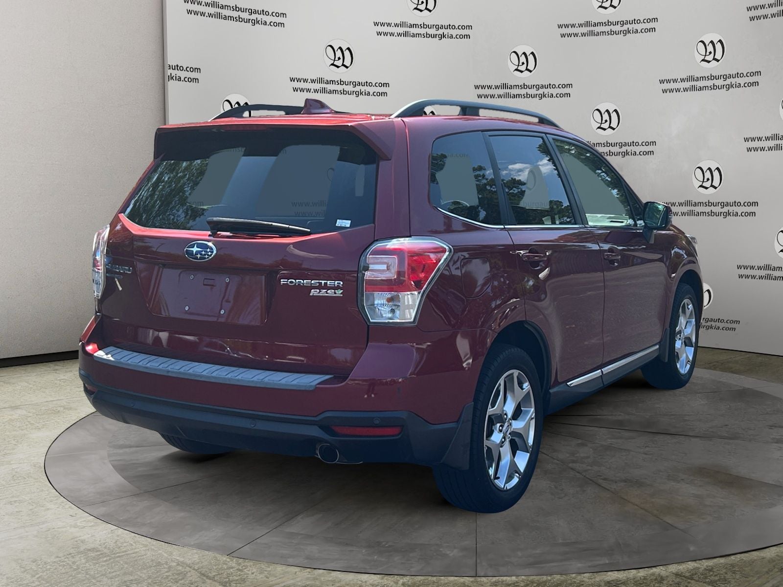 Pre-Owned 2017 Subaru Forester 2.5i Touring - photo - 4