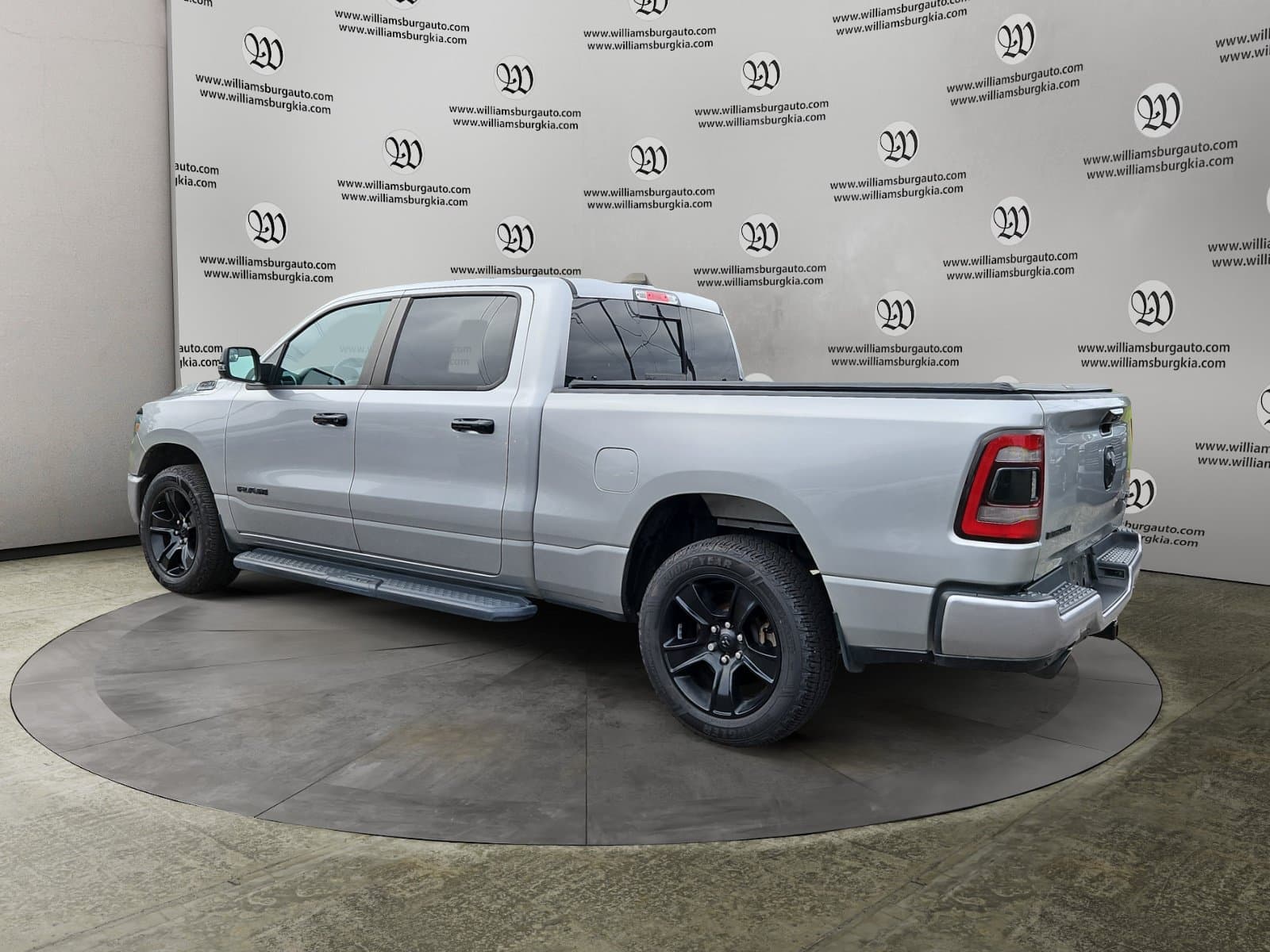 Pre-Owned 2024 Ram 1500 Big Horn/Lone Star - photo - 2