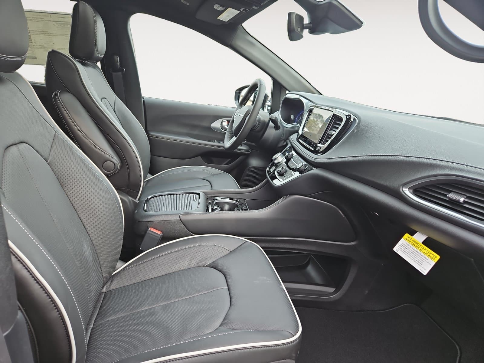 New 2026 Chrysler Pacifica Limited - photo - 14