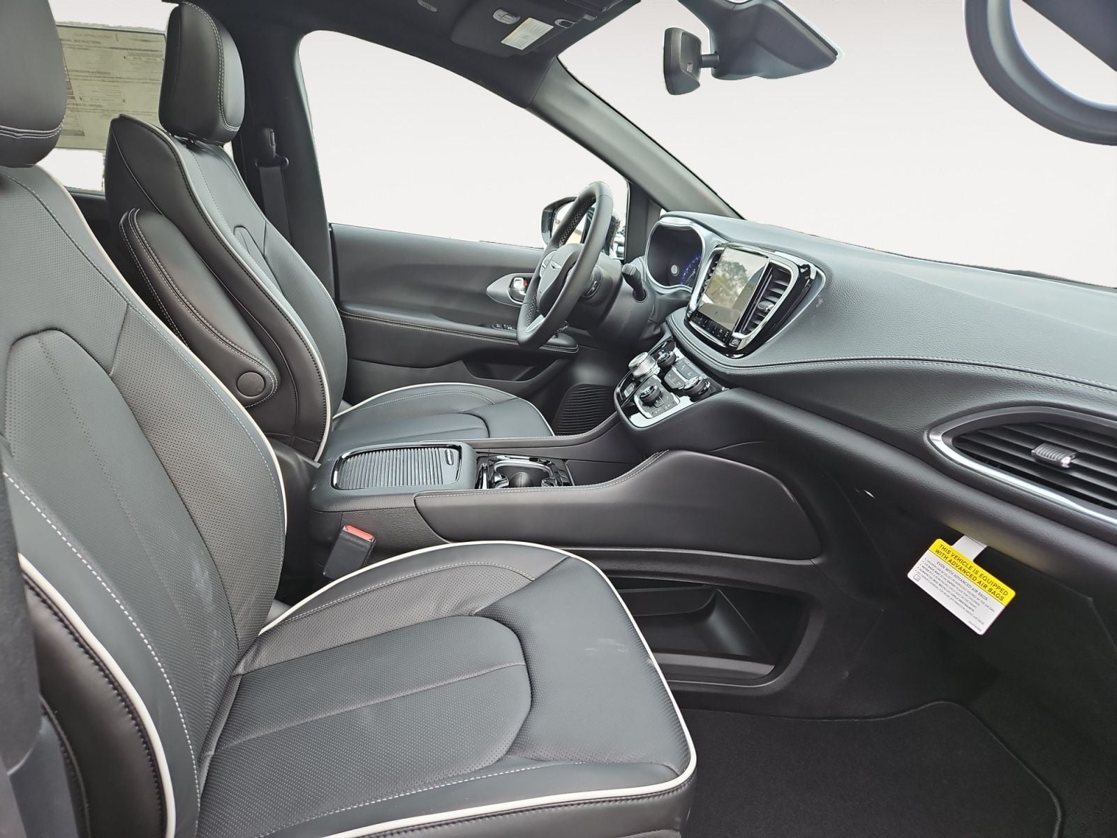 New 2026 Chrysler Pacifica Limited - photo - 14