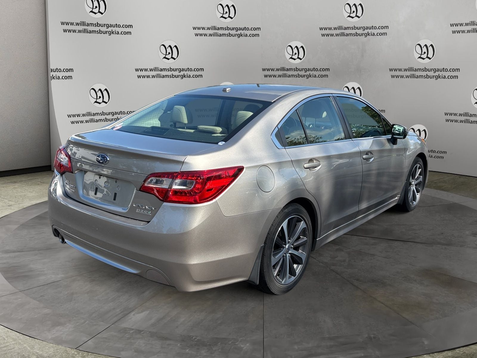Pre-Owned 2015 Subaru Legacy 2.5i - photo - 4