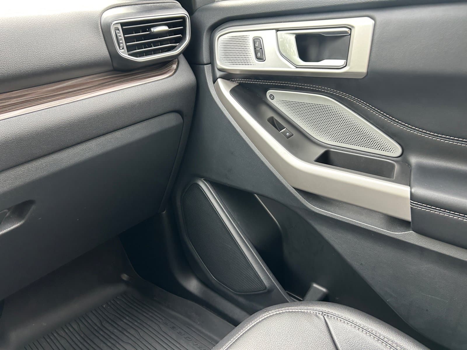 Pre-Owned 2023 Ford Explorer Limited - photo - 23