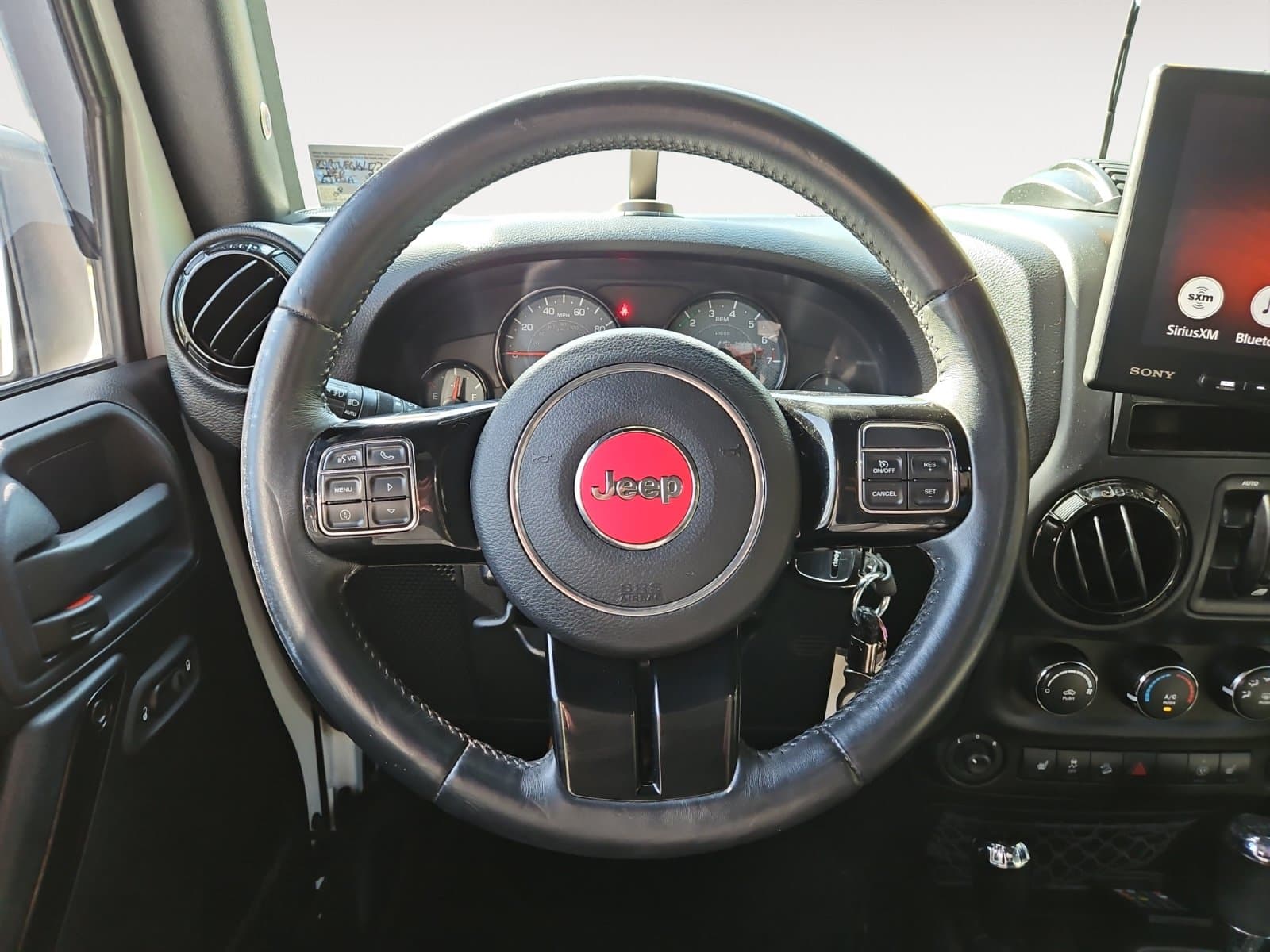 Pre-Owned 2016 Jeep Wrangler Unlimited Sahara - photo - 11
