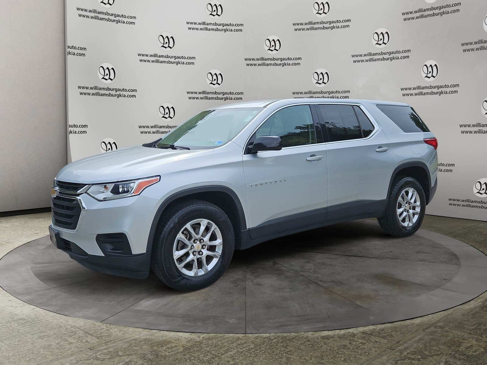 Pre-Owned 2020 Chevrolet Traverse LS - photo - 0