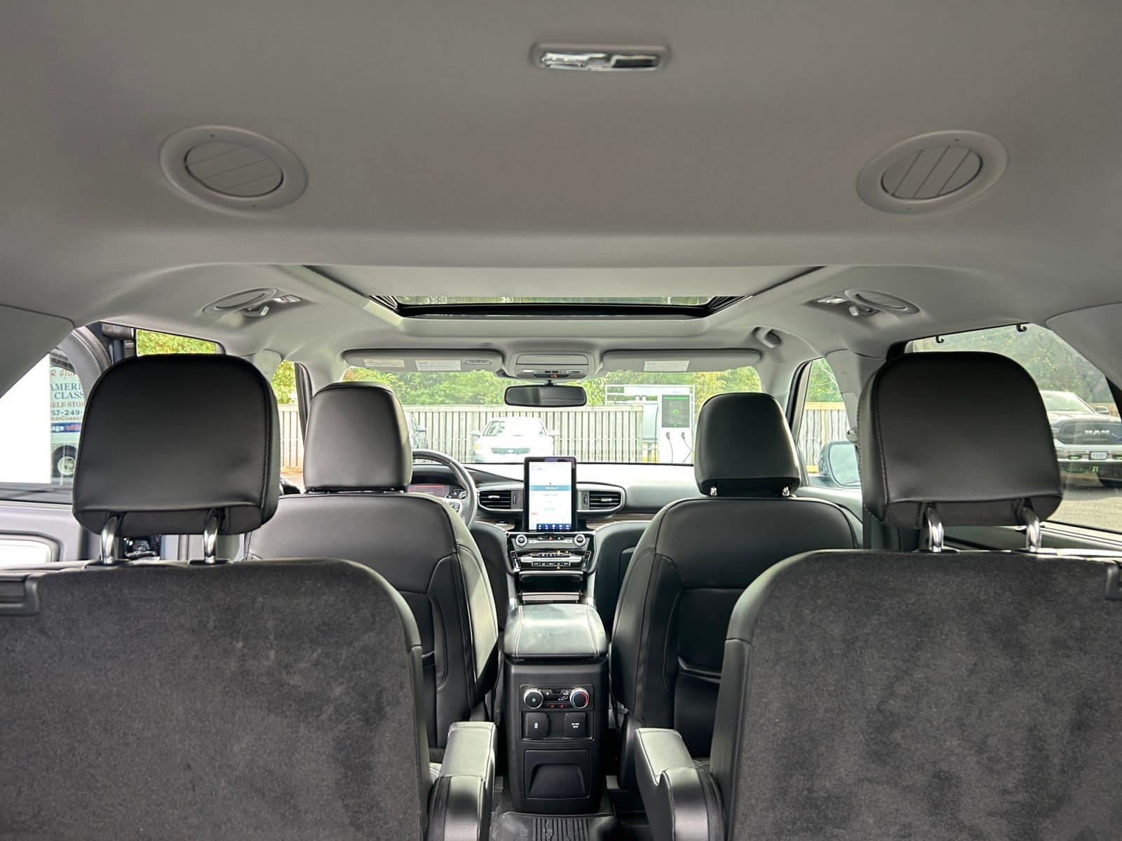 Pre-Owned 2023 Ford Explorer Limited - photo - 17