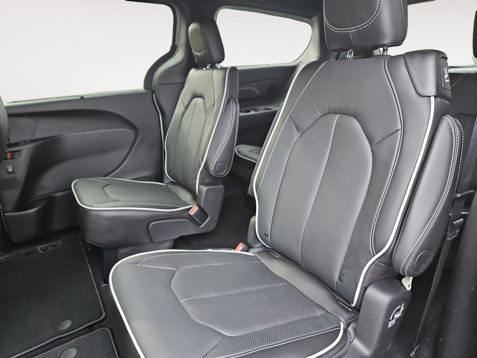 New 2026 Chrysler Pacifica Limited - photo - 12
