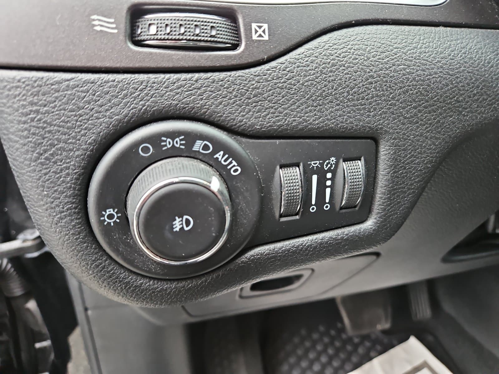 Pre-Owned 2022 Jeep Cherokee Trailhawk - photo - 22