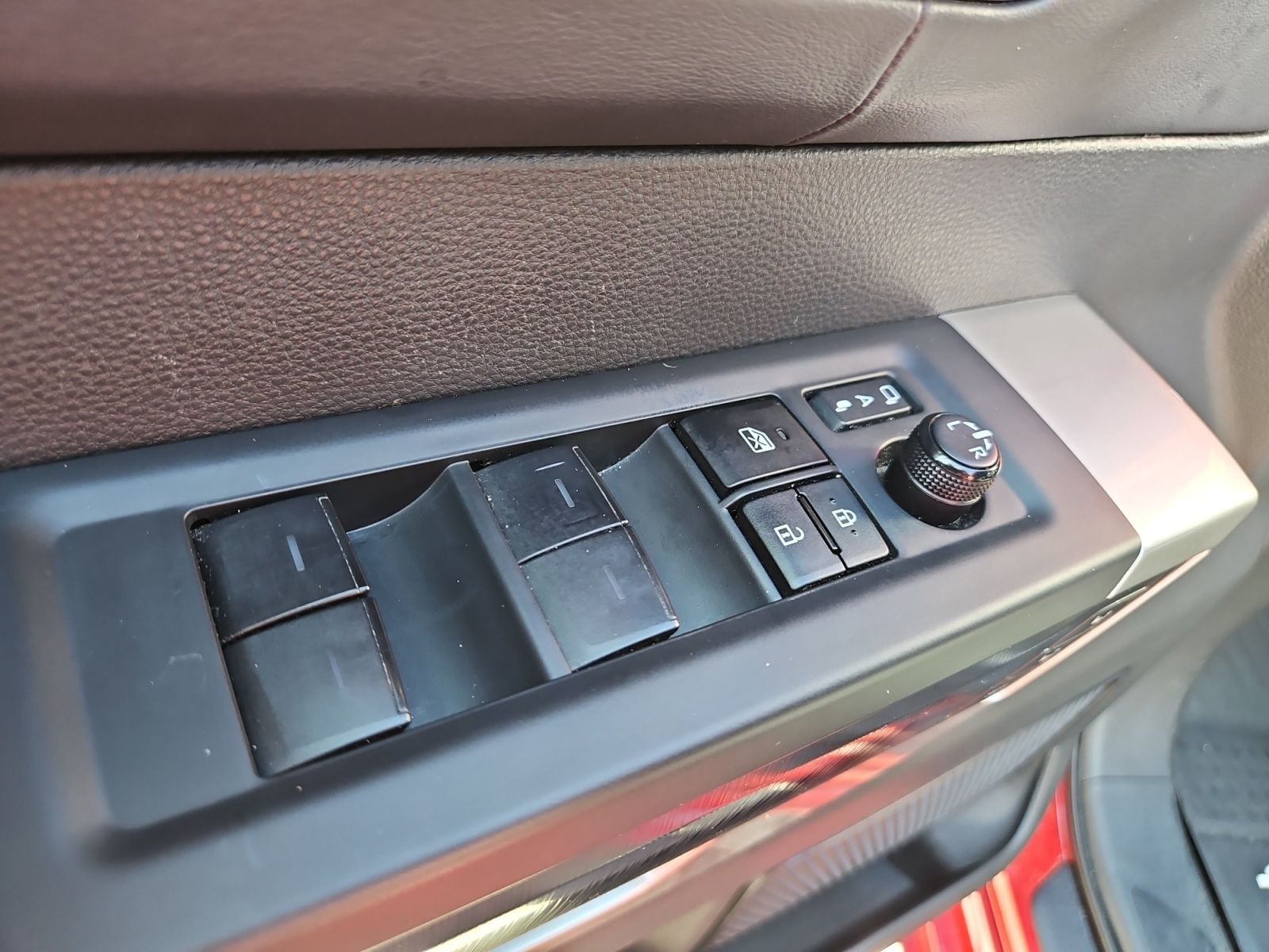 Pre-Owned 2024 Toyota Tundra Hybrid Platinum - photo - 20