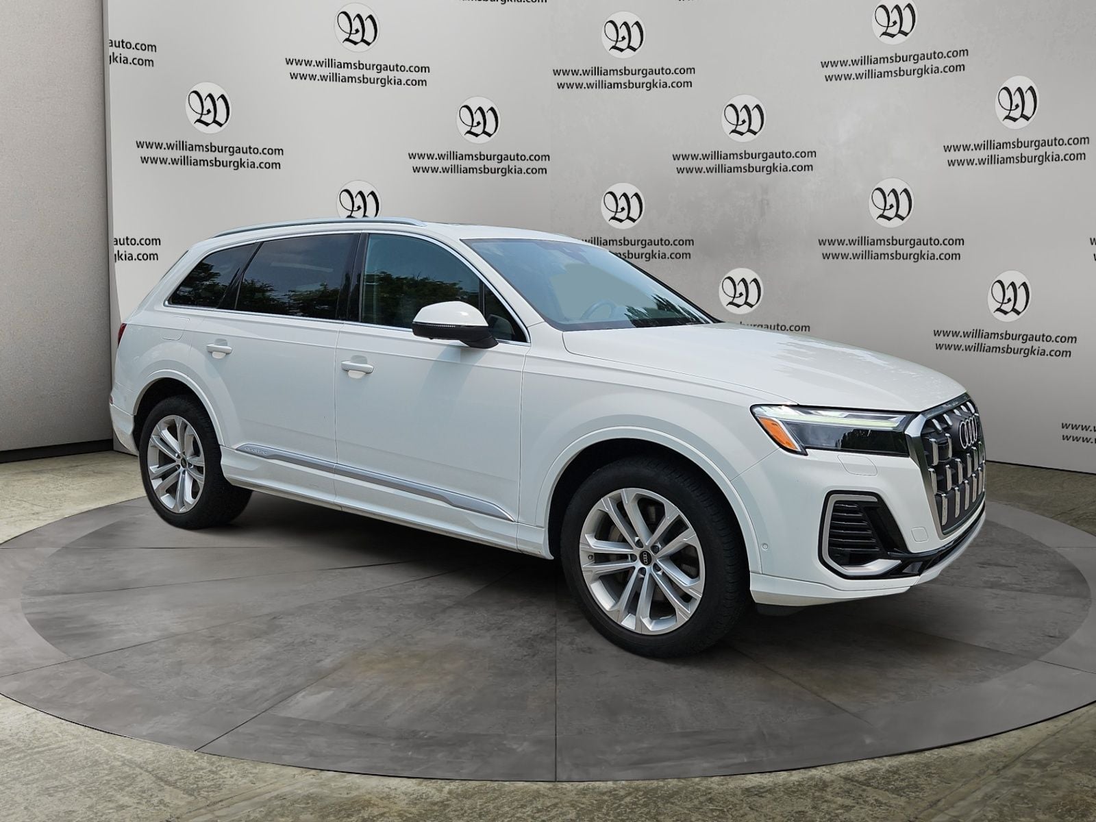 Pre-Owned 2025 Audi Q7 55 Premium Plus - photo - 6