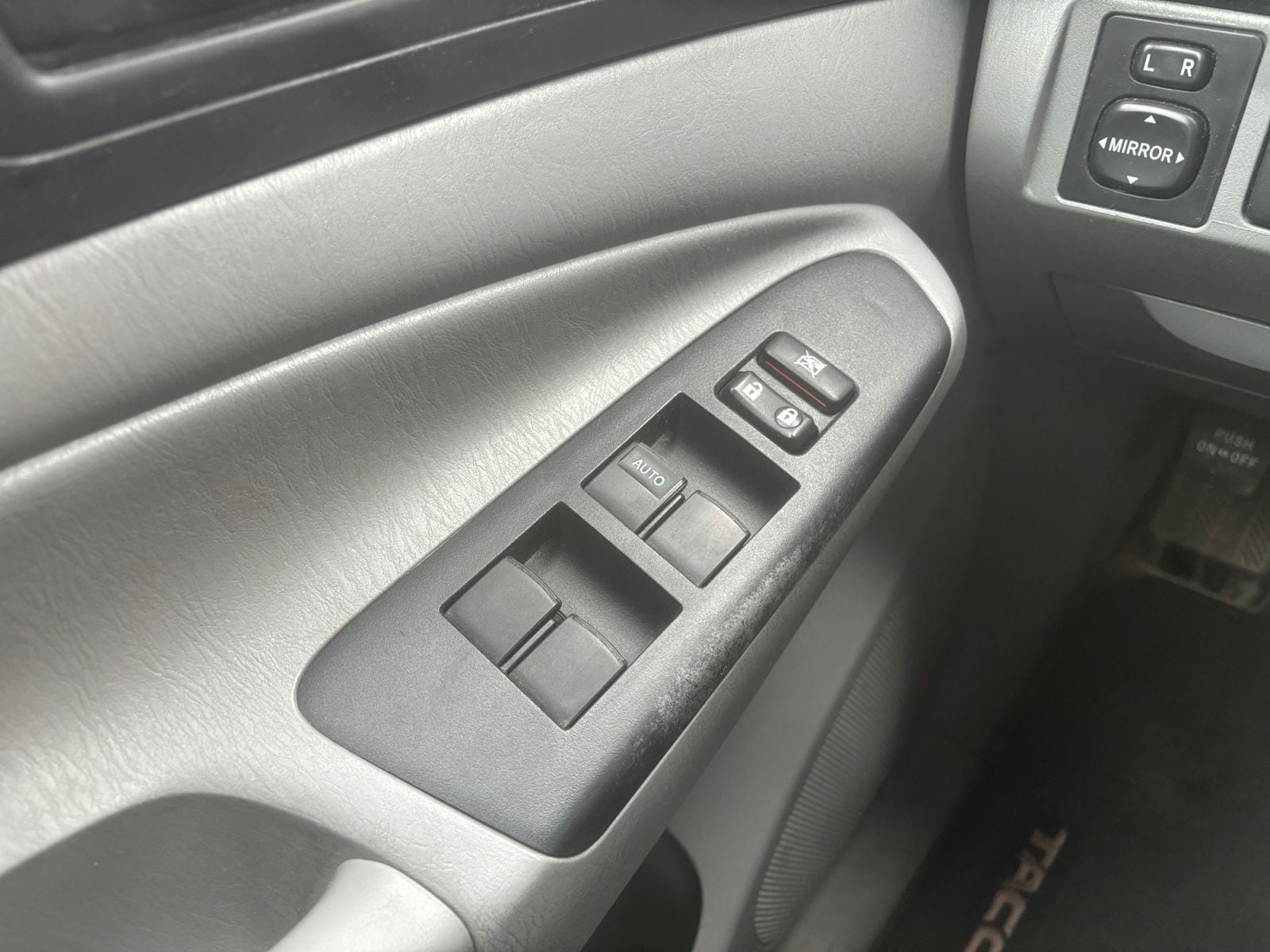 Pre-Owned 2014 Toyota Tacoma PreRunner - photo - 19