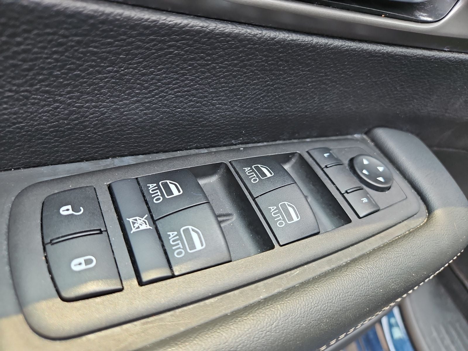 Pre-Owned 2025 Chrysler Pacifica Select - photo - 21