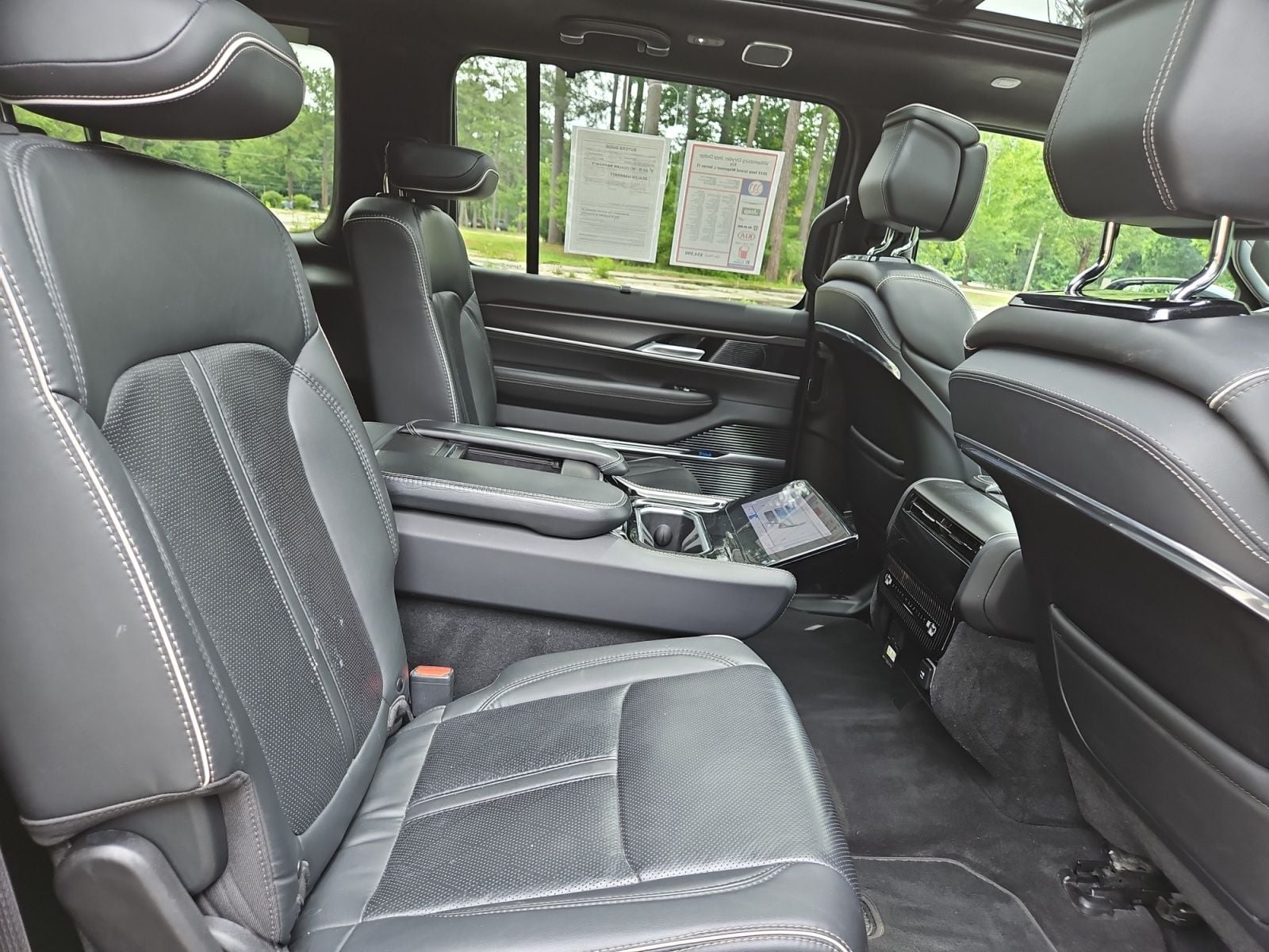 Pre-Owned 2024 Jeep Grand Wagoneer L Series II - photo - 16