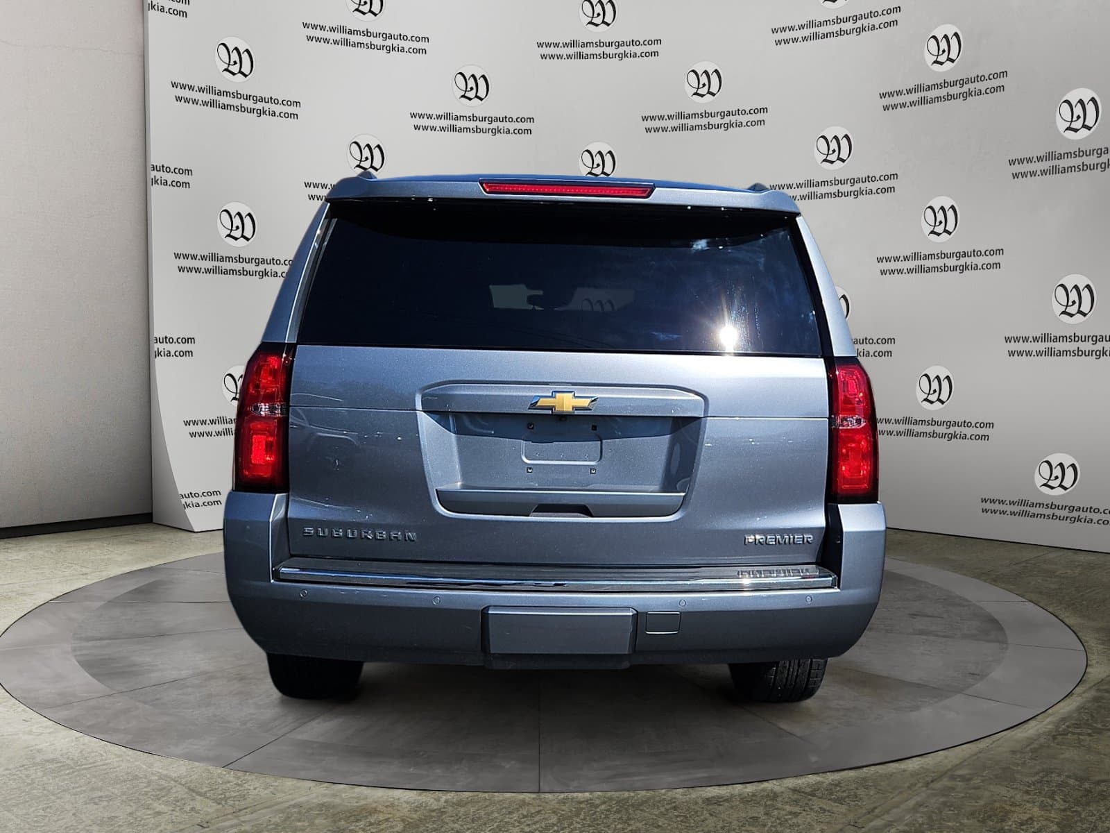 Pre-Owned 2019 Chevrolet Suburban Premier - photo - 3
